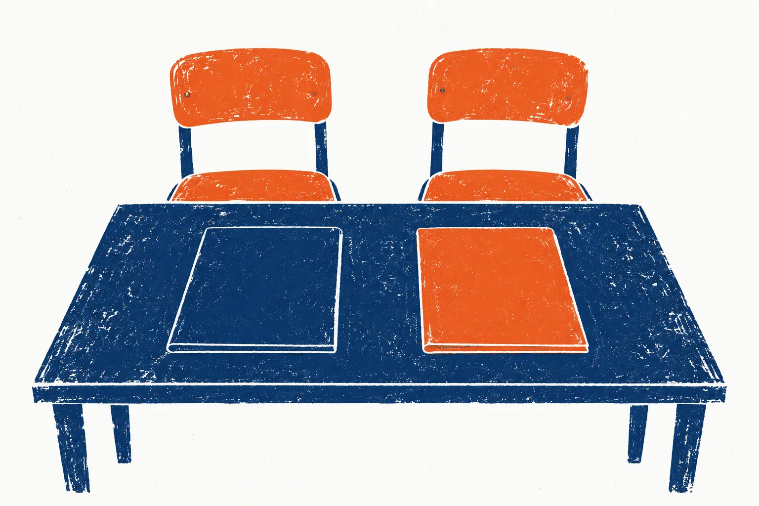 Twee sollicitatiemappen op een bureau met twee lege stoelen